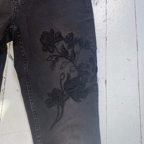 Zara black premium flower embroider jeans size 6 - Picture 1 of 3